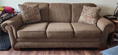 Nice Living Room Sofa & Matching Pillows - 89x38x37