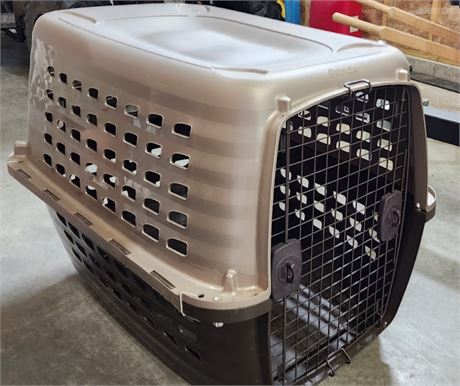 PetMate Kennel w/ Divider - Nice and Clean - 26x36x27