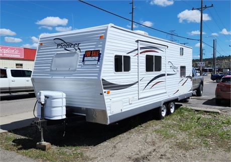 2007 21' Fleetwood Pioneer Travel Trailer w/ Slide Out, Full Propane Bottles,