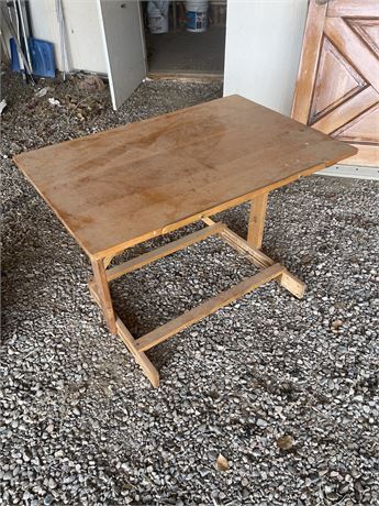 Small drafting table