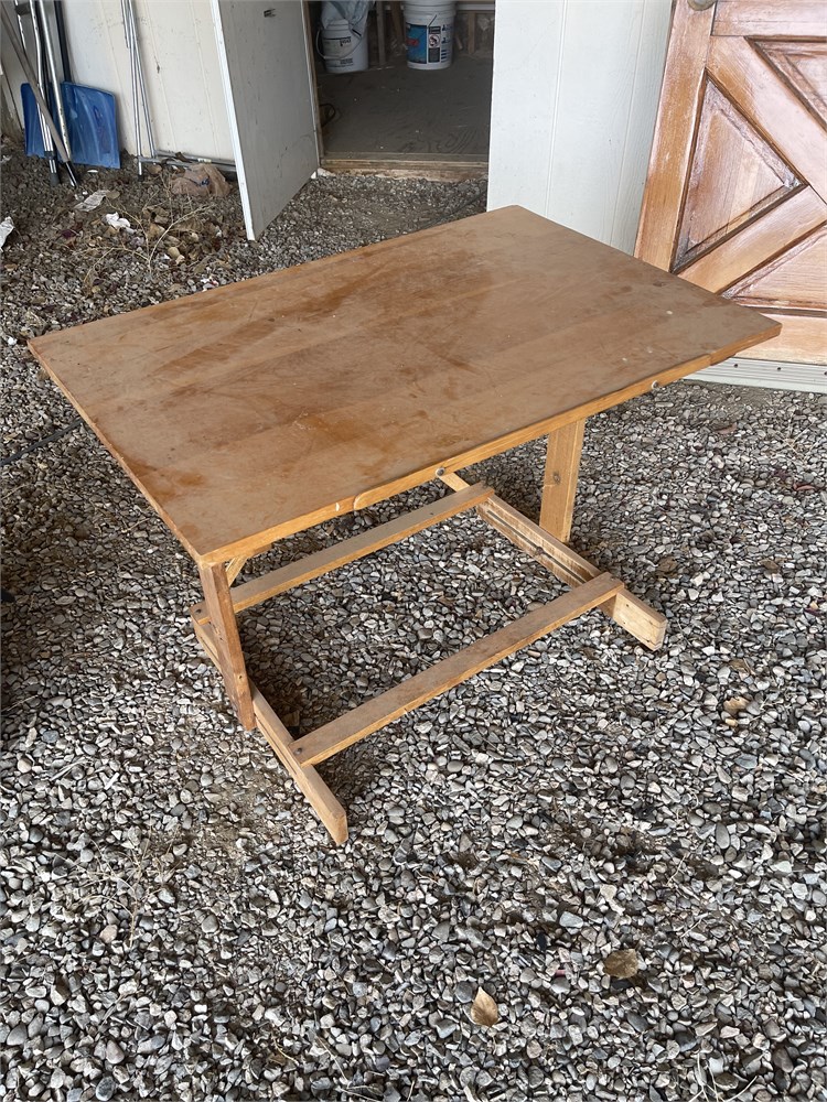 Tryans Online Auction & Auction Center - Small drafting table