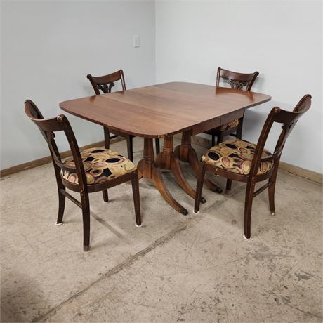 Vintage Dining Room Table w/ Leaves & Matching Chairs - 56x42 (113x42w/ leaves)