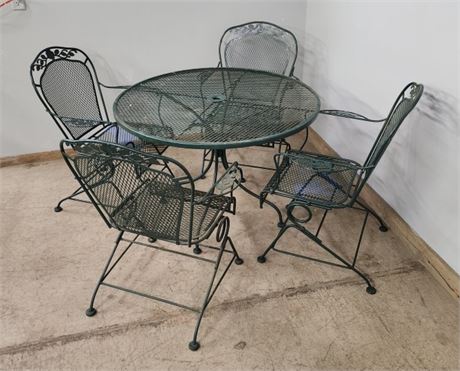 Metal Mesh Style Outdoor Patio Set - 42" Diameter