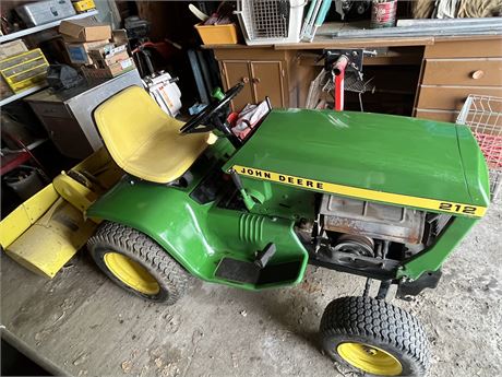 John Deere 212 Tractor