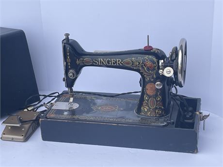 Antique Singer Portable Sewing Machine w/ Case