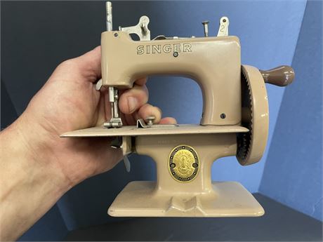 Mini Antique (Salesman Sample?) Singer Sewing Machine