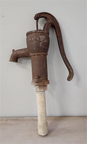 Vintage Water Well Hand Pump - 26"⬆️