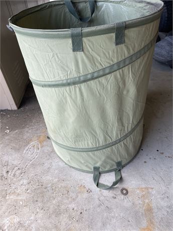 Collapsible garbage can