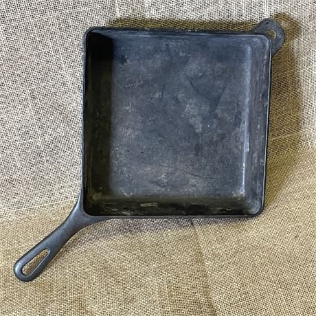 #768 Griswold Cast Iron Square Utility Skillet