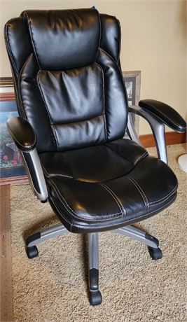 Nice Execuative Rolling Office Chair