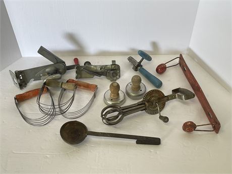 Assorted Vintage Kitchen Culinary Items
