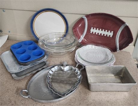 Assorted Party Plates/Bowls/Bakeware