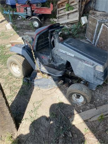CRAFTSMAN RIDING LAWN MOWER FOR PARTS