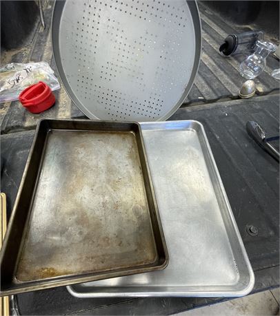 BAKING TRAYS