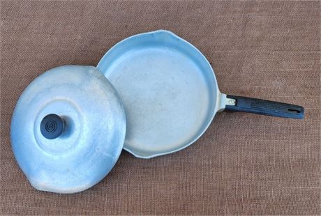Vintage Wagner Ware Sidney Lidded Pan