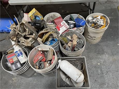 10 buckets of all kinds of miscellaneous