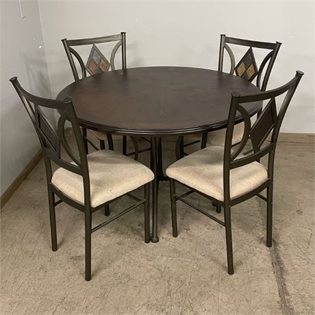 Dining Room Table & 4 Chairs - 45" Diameter