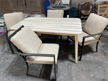 Nice patio table set with cushion chairs