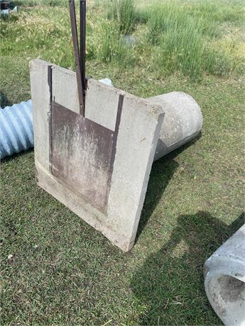 CONCRETE HEAD GATE