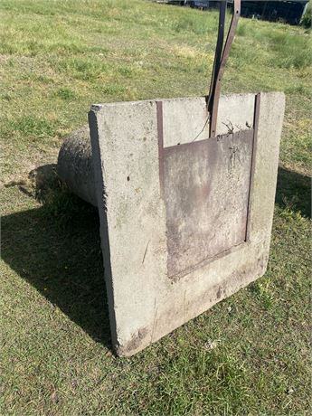 CONCRETE HEAD GATE