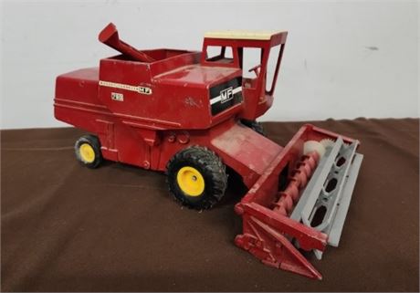 Collectible Die-Cast Massey Ferguson Combine