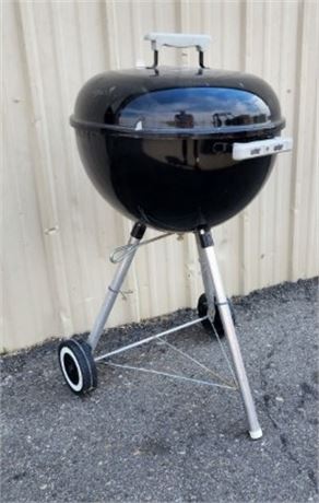 Small Weber Outdoor BBQ...18"dia-28" Tall