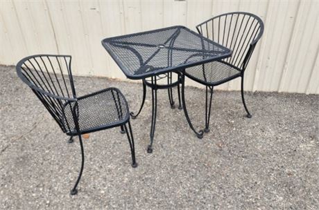 Nice Mesh Type Patio Set for 2...28x28