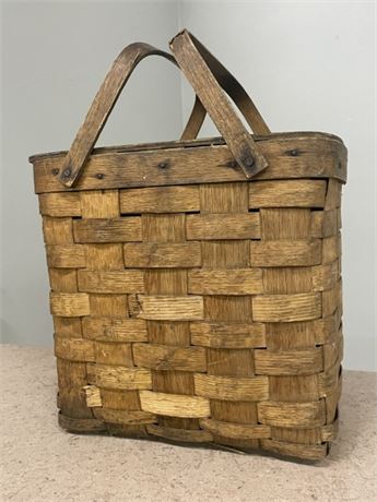 Vintage Picnic Basket...14x11x12