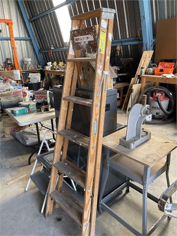 6 Foot Wooden Ladder