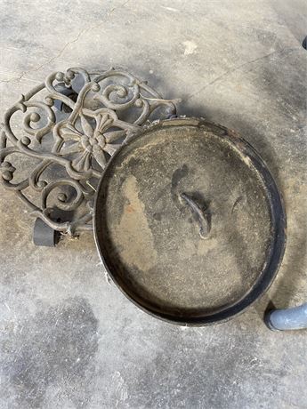 Cast Iron Pot Lid and Rolling Cast-Iron Stand