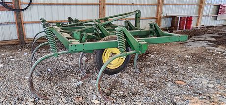 John Deere E1610 Chisel Plow-Located in MOLT- Removal is by Sept 4th