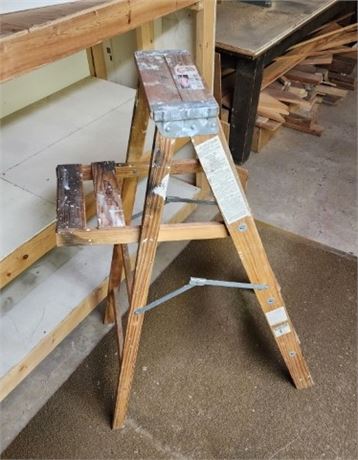 4' Wood Step Ladder