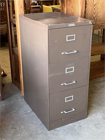 Locking File Cabinet with Key...18x27x40