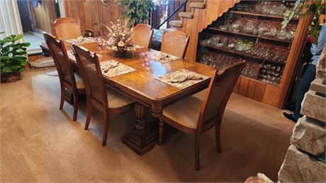 Mint Condition Singer Furniture Co. Formal Dining Room Set with 2 Leaves