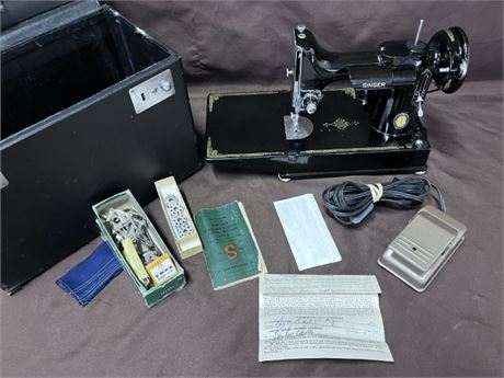 1933 Singer Portable Sewing Machine