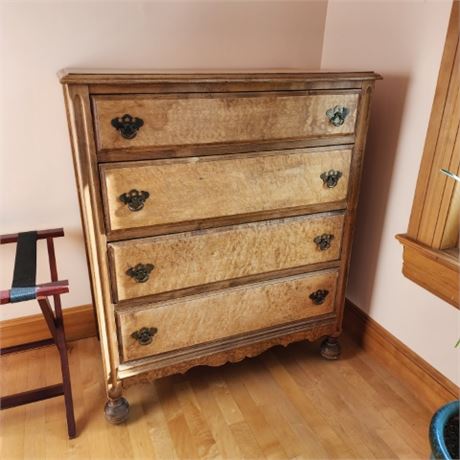 Vintage 4 Drawer Dresser - 34x20x40 - 2nd Floor Room 14