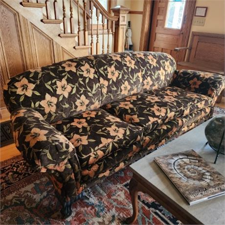 Vintage Upholstered Sofa - 90x34x33 - Front Room