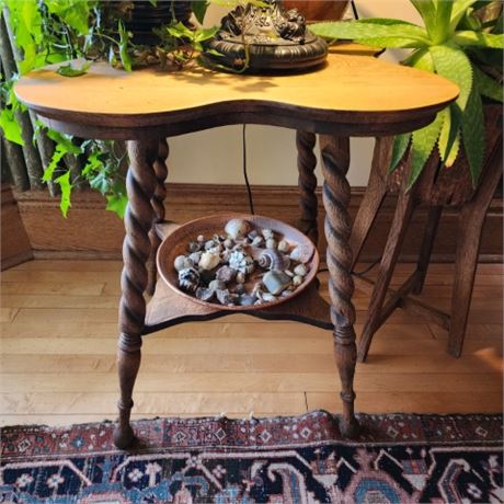 Antique Oak Scalloped Accent Table - 24x24x28