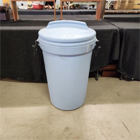 Lidded Rubbermaid Trash Container