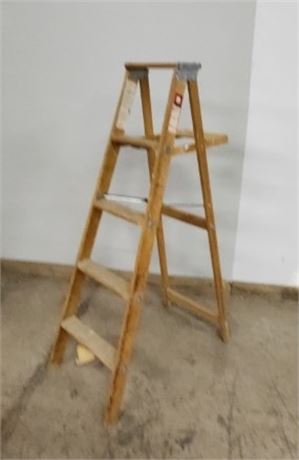 4ft Wood Step Ladder