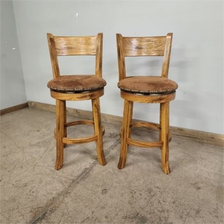 Nice Swivel Bar Stool Pair...25" Tall