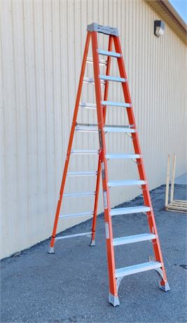 NEW 12' Louisville Fiberglass Step Ladder