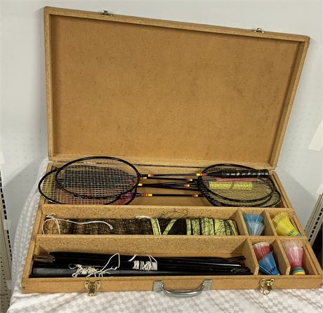 VINTAGE BADMINTON GAME IN WOODEN CARRY CASE 30” x 18” LIKE NEW!