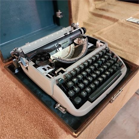 Vintage Ribbon Typewriter (missing top)