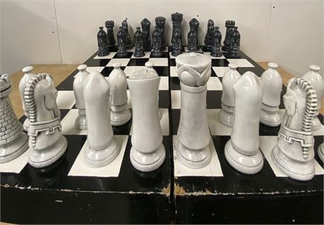 VINTAGE OVERSIZED CHESS SET. COMPLETE!
