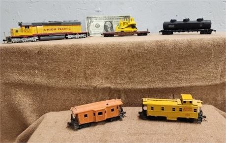 Vintage HO Union Pacific Engine/Caboose/Asst. Cars