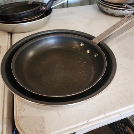 2 Non-Stick Pans