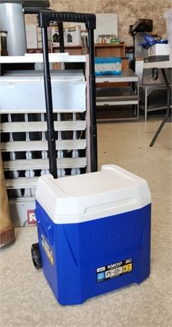 Like New 24 Can Igloo Rolling Cooler