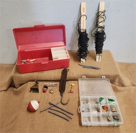 🎣Fishing Tackle Bundle w/ Box and Vintage Scale