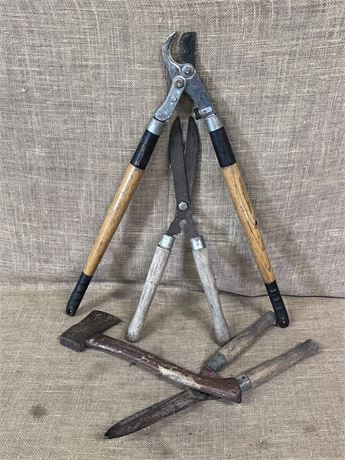 Loppers/Hedge Trimmer Pair/Hatchet